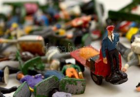 40 db festett mini ólom játékfigura