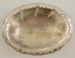 Jelzett angol ezüstözött alpakka kínáló, áttört peremmel, 30×23 cm, m: 10 cm