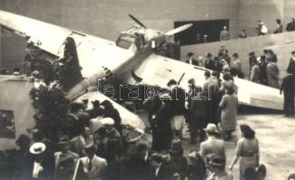 1942 Budapest, BNV Budapesti Nemzetközi Vásár, Háborús vásár, zsákmányolt szovjet repülőgépek / WWII captured Soviet aircraft. photo