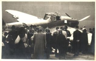 1942 Budapest, BNV Budapesti Nemzetközi Vásár, Háborús vásár, zsákmányolt szovjet repülőgépek / WWII captured Soviet aircraft. photo