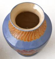 Díszes virágos festett mázas kerámia váza, jelzés nélkül, apró kopásokkal, m: 24 cm