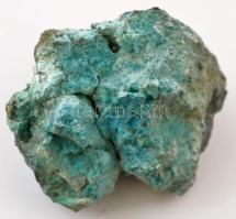 33 db ásvány, némelyik gyűjtői dobozban