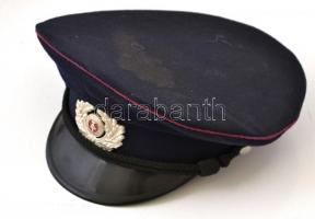 cca 1980 NDK rendőr tányérsapka, jelvénnyel, méret: 55
