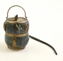 XIX. sz vége: Jelzett kínai ópiumpipa- Jáde, fém, gazdagon díszített, sárkány és majom figurával és ...