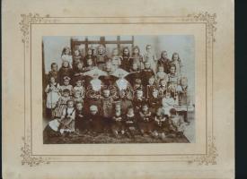 cca 1900 Leányiskolások csoportképe apácákkal, kartonra kasírozva, 13x18 cm