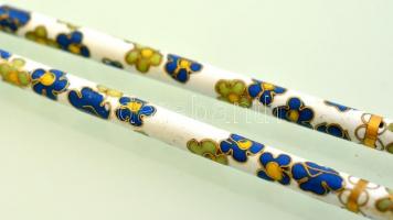 Virágmintás zománcozott, részben fém evőpálcika, 2 db, h: 21,5 cm