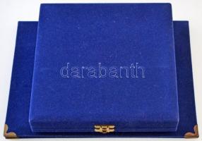 Ifj. Szlávits László (1959-) 1999. "Mesteredző" Br plakett eredeti tokban (98mm) és vízila...