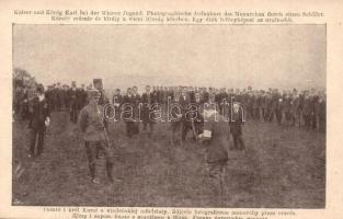 Kaiser und König Karl bei der Wiener Jugend. Photographische Aufnahme des Monarchen durch einen Schüler / Károly császár és király a bécsi ifjúság körében, egy diák lefényképezi az uralkodót / WWI Charles I of Austria among the young people of Vienna. Photograph of the monarch taken by a student - képeslapfüzetből / from postcard booklet