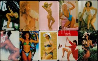 1975-1995 31 Hölgyeket ábrázoló kártyanaptár, az egyik kopott