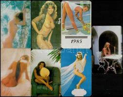 1975-1995 31 Hölgyeket ábrázoló kártyanaptár, az egyik kopott