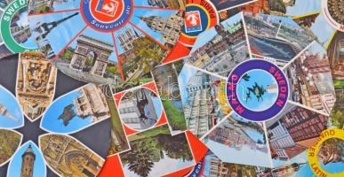 1 doboz MODERN főleg külföldi városképes lap / A box of modern mostly European town-view postcards