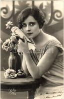 2 db RÉGI francia romantikus hölgy képeslap / Lola 174. - 2 pre-1945 French lady postcards