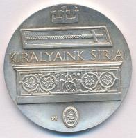 Kiss Nagy András (1930-) 1973. "Magyar Nemzetért / Királyaink Sírjai - BÁV" Br emlékérem (...