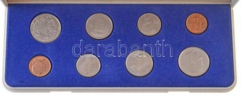 Belgium 1977. 50c-10Fr (4xklf) forgalmi sor francia felirattal + 1977. 50c-10Fr (4xklf) forgalmi sor flamand felirattal, közös dísztokban T:1 Belgium 1977. 50 Centimes - 10 Francs (4xdiff) coin set with French legend + 1977. 50 Centimes - 10 Francs (4xdifF) coin set with Flamand legend, in display case C:UNC