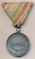 1929. "Magyar Háborús Emlékérem kardokkal, sisakkal" ezüstözött fém kitüntetés mellszalag ...