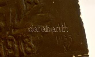 1935 H. I. jelzéssel  Első világháborús emlék. Gipsz dombormű lepattanásokkal   24x34 cm