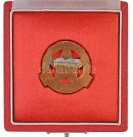 1964. "Díszszemle 1964" zománcozott jelvény, eredeti tokban (26x28mm) T:1-