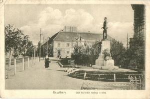 Keszthely, Gróf Festetics György szobor, Gyógyszertár (EK)