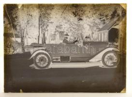 cca 1920 Automobil, vintage üveglemez negatívon, 12x16 cm