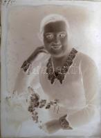 cca 1940 és 1950 között, Glázner Mária (később Sándor Andrásné) csongrádi fényképészeti műtermében é...