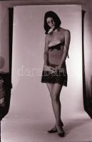 cca 1973 Titkos modellképző gyakorlatok, szolidan erotikus felvételek, 14 db vintage negatív + az ezekről készült, 14 db vintage pozitív másolat, 24x36 mm