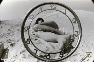 cca 1975 Az idők végezetéig, szolidan erotikus felvételek, 19 db vintage negatív + 4 db vintage fotó...