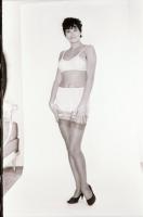 cca 1974 A nők csábítók és izgalmasok, szolidan erotikus felvételek, 26 db vintage negatív, 24x36 mm