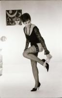 cca 1972 A vetkőzés művészete, szolidan erotikus felvételek, 27 db vintage negatív, 24x36 mm