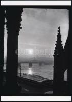 cca: 1949 Budapest, a Kossuth híddal kapcsolatos vintage negatív és 4 db vintage fotó és/vagy mai nagyítás, 6x9 cm és 25x18 cm között
