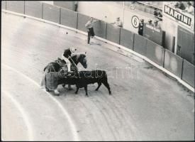 cca 1975 Fotósorozat egy bikaviadalról, 8 db vintage fotó, 16,5x23 cm