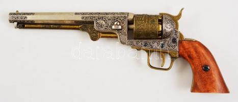 Revolver, díszes replika, fa-fém, h: 33 cm