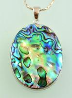 Paua kagyló medál, ezüstszínű láncon, h: 40 cm, medál: 4×3 cm