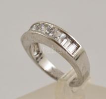 Ezüst(Ag) gyűrű cirkónia díszítéssel, jelzett, méret: 53, bruttó: 4,9 g