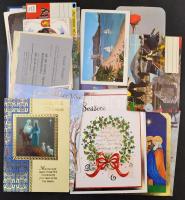 Vegyes papírrégiség tétel: fotók, újságok lapszámai, képeslapok, stb., érdekes, átnézésre érdemes an...