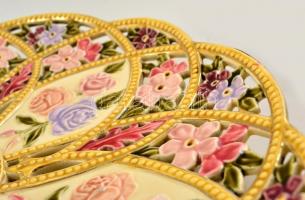 Josef Steidl Znaim áttört fajansz dísztál, kézzel festett, jelzett, kopás nyomokkal, d:39 cm