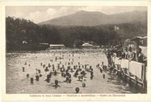 Szováta, Sovata; Baie in Lacul Ursu / Fürdőzés a Medve tóban, fürdőzők. Kiadja Borbély Gyula / Baden im Bärenteich / swimming in the lake, bathing people