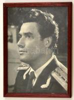 cca 1960 Sárdi János színész portréja, nagyméretű fotó, üvegezett fa keretben, 28,5×21,5 cm