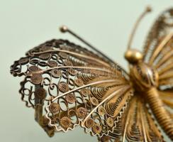 Ezüst (Ag.) aranyozott filigrán pillangó bross, jelzett, 8×5,5 cm, nettó 20,9 g