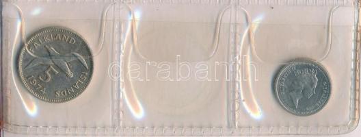 26db-os brit fémpénz tétel kis albumban T:2
26pcs of various British metal coins in small album C:X...