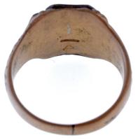 ~1956. "1956. X. 23." Kossuth-címeres zománcozott jelvény fém gyűrűre rögzítve, a gyűrű be...