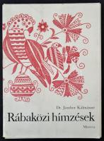 Dr. Jámbor Kálmánné: Rábaközi hímzések. Bp., 1978, Közgazdasági és Jogi Könyvkiadó, 28 t. Kiadói mappában.
