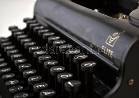 Régi Olympia írógép dobozában, 34×34cm