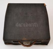 Régi Olympia írógép dobozában, 34×34cm