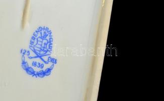 Herendi Viktória mintás porcelán doboz, Dózsa címerrel, kézzel festett, jelzett, hibátlan, 16×9×3 cm