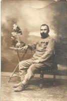 10 db RÉGI katonai motívumlap, főként fotólapok, vegyes minőségben / 10 pre-1945 military motive pos...