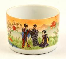 Zsolnay porcelán teás csésze, gésás jelenettel, jelzett, kopásnyomokkal, m: 5,5 cm, d: 8,5 cm