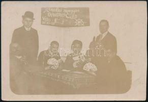 1930 Zsinolai magyar Kraudaus-Club, kártyázók, fotólap, 8,5×12,5 cm