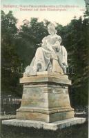 Budapest V. Veres Pálné szobor az Erzsébet téren. Taussig A. 7983.