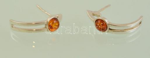 Ezüst(Ag) borostyánnal díszített fülbevalópár, jelzett, sróf nélkül, bruttó: 2,2 g