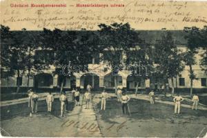 1909 Erzsébetváros, Dumbraveni; Huszár laktanya udvara. Scholtes A. kiadása 1835. / hussar (cavalry) barracks (EK)